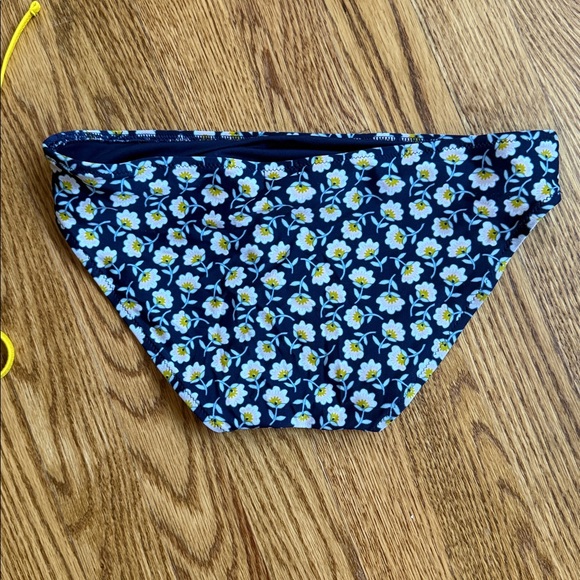 Aerie yellow and navy daisy bikin - Picture 4 of 7